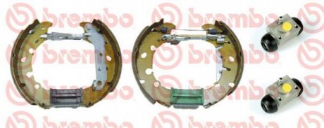 Барабанні гальмівні колодки (задні) BREMBO K24 061 (фото 1)