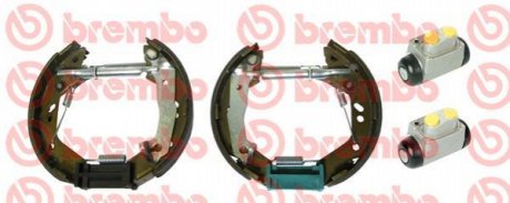 Барабанні гальмівні колодки (задні) BREMBO K30 012 (фото 1)