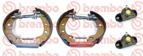 Барабанні гальмівні колодки (задні) BREMBO K68 070 (фото 1)