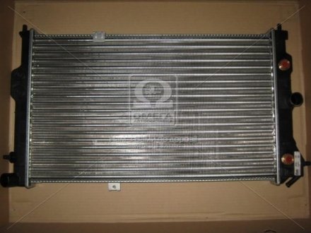 Радиатор охлаждения двигателя NISSENS 630641 (фото 1)